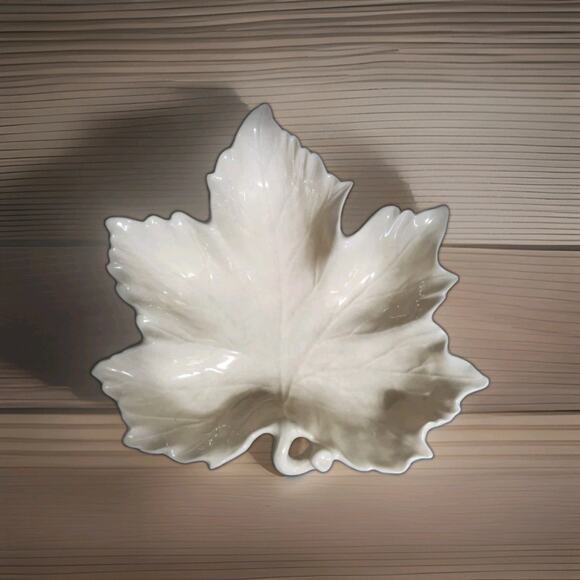 Unmarked Other - Vintage Ivory White Leaf Dish. Porcelain Heavy duty and thick. Large size.